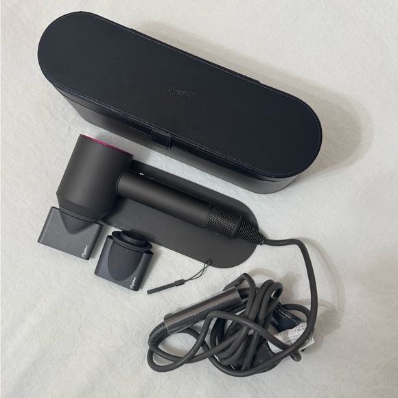 Dyson blow dryer | Like New - Picture 3 of 7